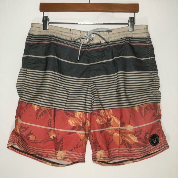 Size 32 BILLABONG BOARD SHORTS